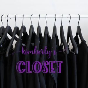 FREE GIFT! 💝 with every purchase from my closet. So… Shop shop shop! 🛍️